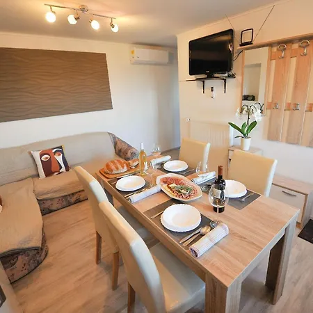 Apartman Relax And Rustic With Terrace Brezice
