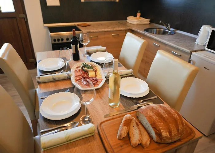 Relax And Rustic With Terrace Apartman *